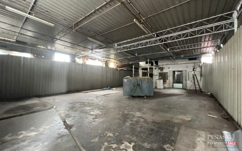 WAREHOUSE RENT AT RELAU STRATEGY LOCATION RARE IN MARKET