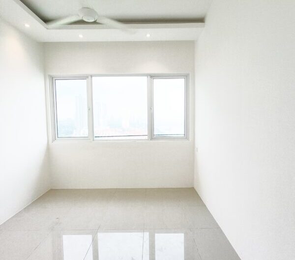 Quaywest in Bayan Lepas Fully Seaview Original with Plaster Celling 2 Carparks