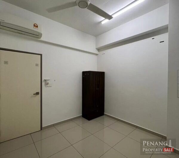 Middle room for rent at Solaria Residences
