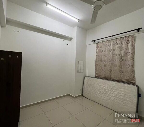 Middle room for rent at Solaria Residences